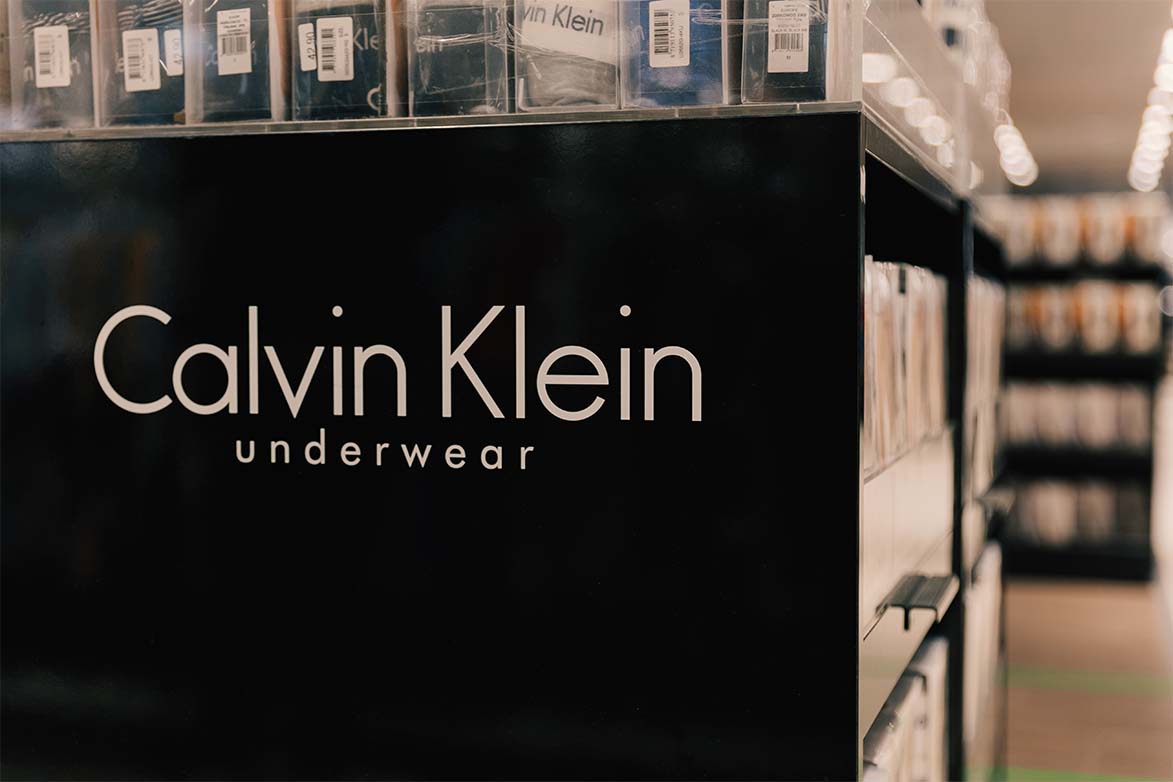 Calvin Klein Wäsche-Möbel von World of Retail Services