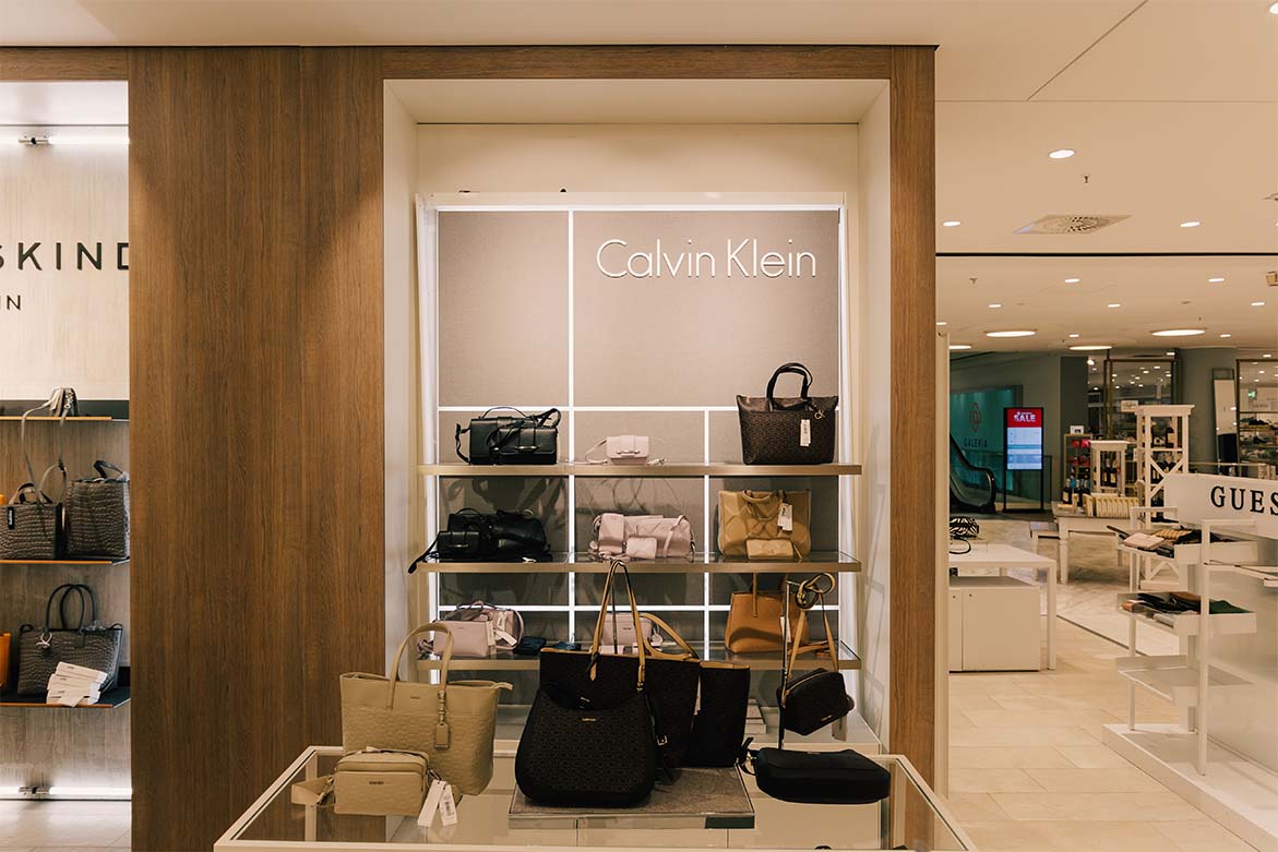 Calvin Klein Taschen-Shop-in-Shop von World of Retail Services