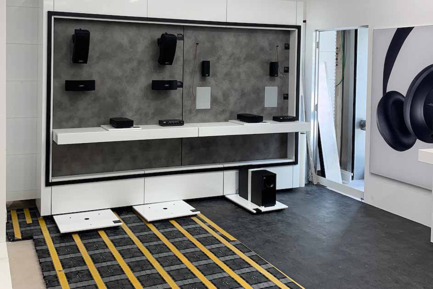 Bose Wandinstallation im Store von World of Retail Services