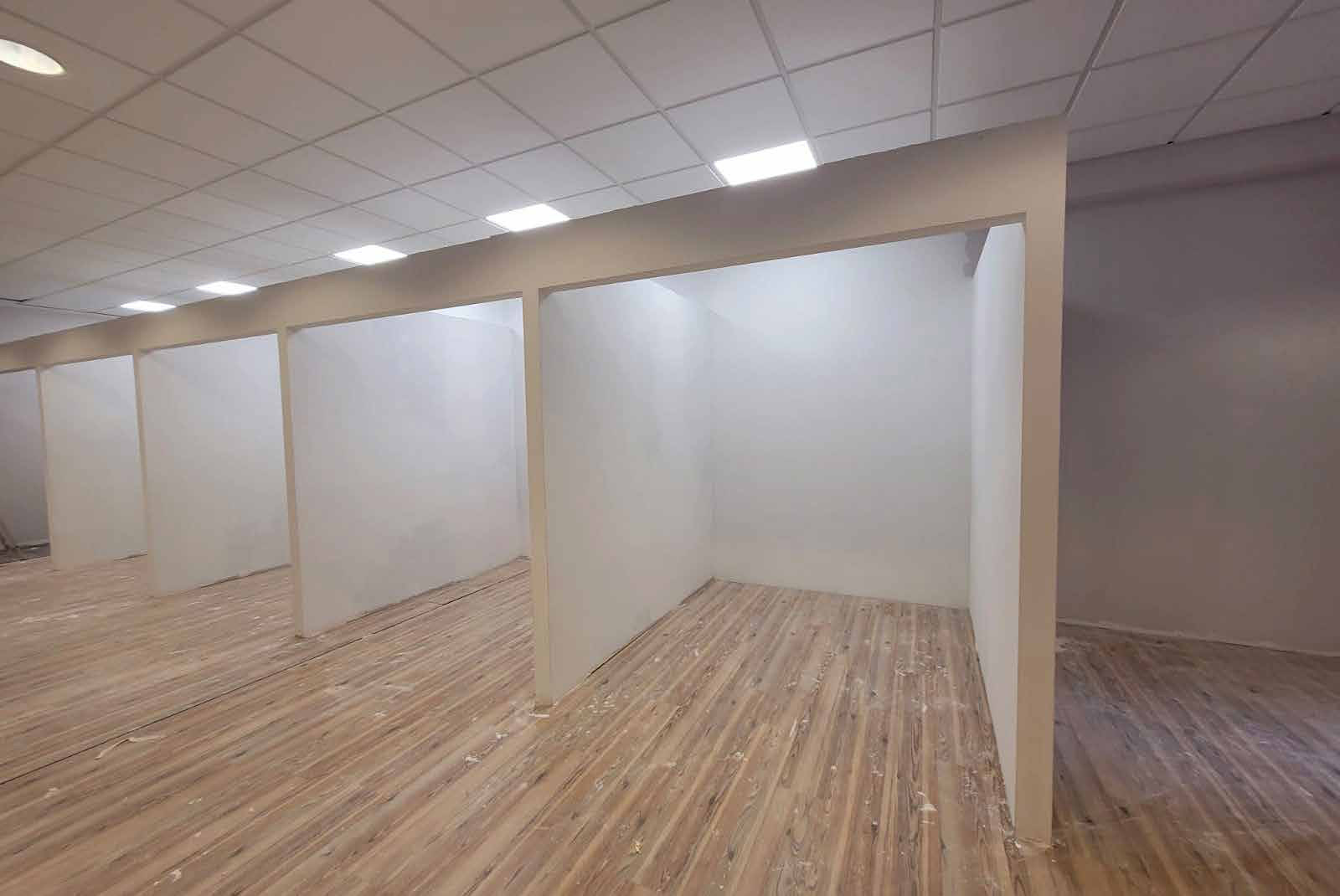 WED2B fitting rooms under construction in drywall, full-service shop fitting by World of Retail Services